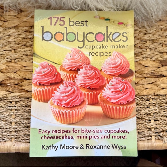 Babycakes Pink Cupcake Maker with Recipe Book - Picture 6 of 7